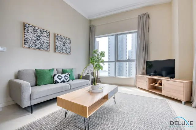 Overlooking Marina Canal 1-Bedroom Close to Mall, Promenade & Beach — Dubai Marina