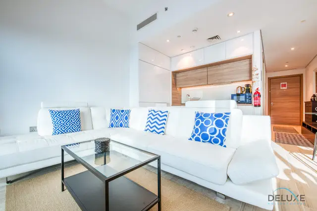 Close to Beach Studio Unit w/ Marina Canal & Sea Views, Studio One — Dubai Marina