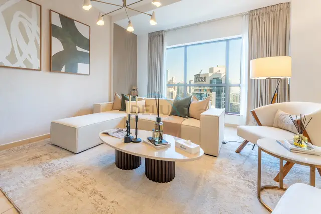Close to Major Landmarks 3-Bedroom + Assistant Room w/ Marina Views — Jumeirah Beach Residence