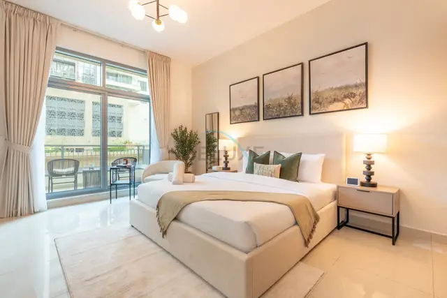 City View Studio, Minutes Away — Downtown Dubai