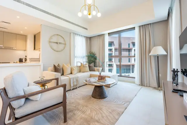 Chic 2-Bedroom Retreat with Assistant Room — Jumeirah